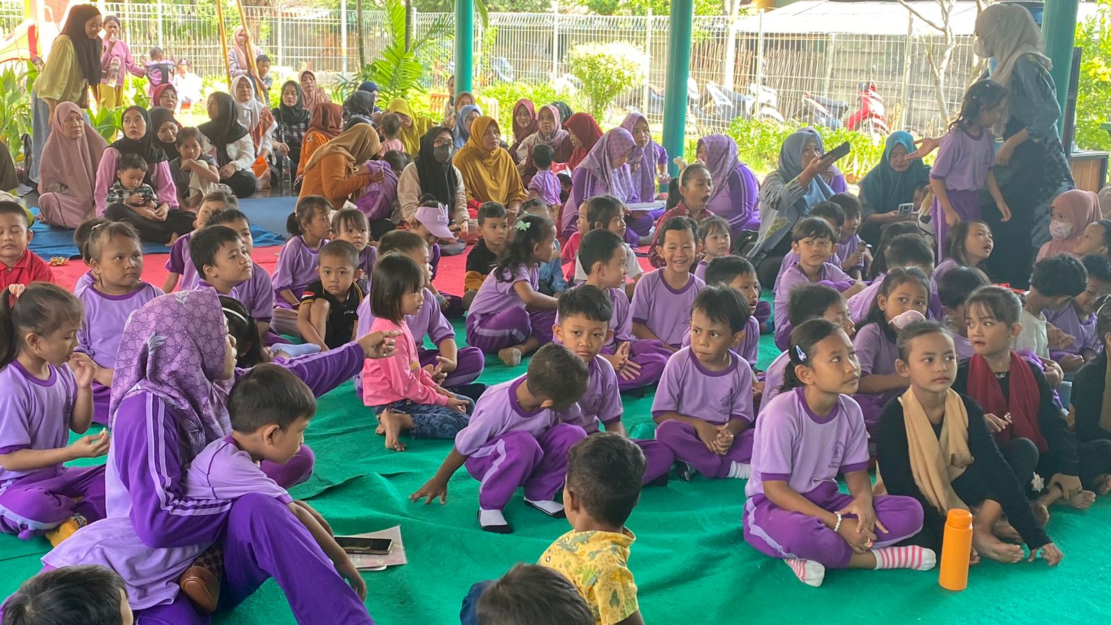 KAREDOK (Kreasi Aksi Rekreasi Dongeng Keliling)